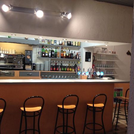 Bar Hotel De La Place Mezel Zewnętrze zdjęcie