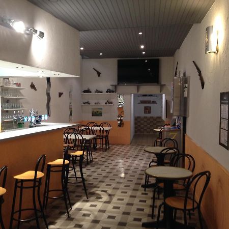 Bar Hotel De La Place Mezel Zewnętrze zdjęcie