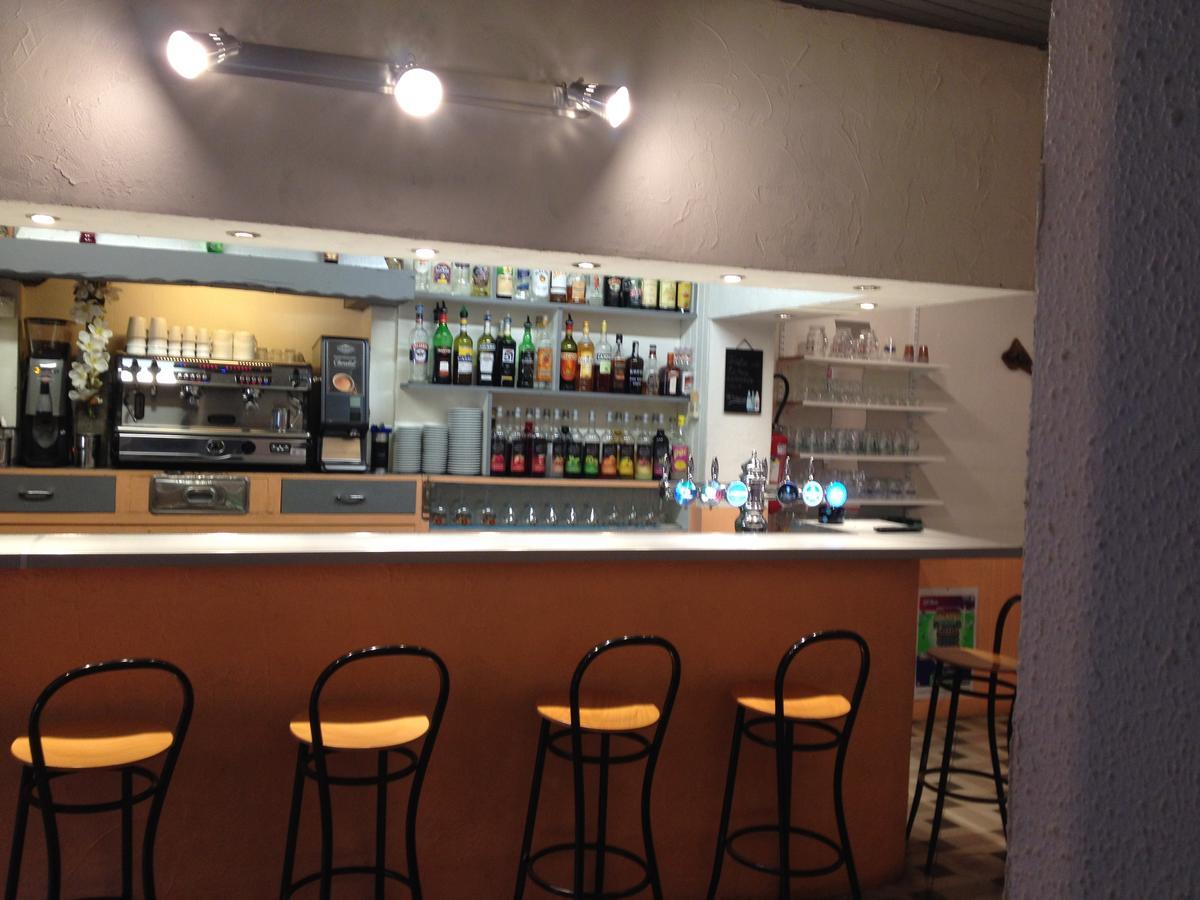 Bar Hotel De La Place Mezel Zewnętrze zdjęcie