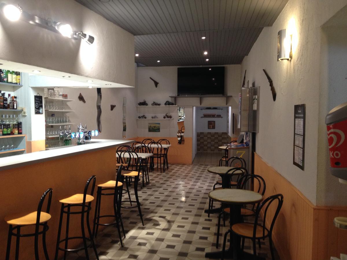 Bar Hotel De La Place Mezel Zewnętrze zdjęcie