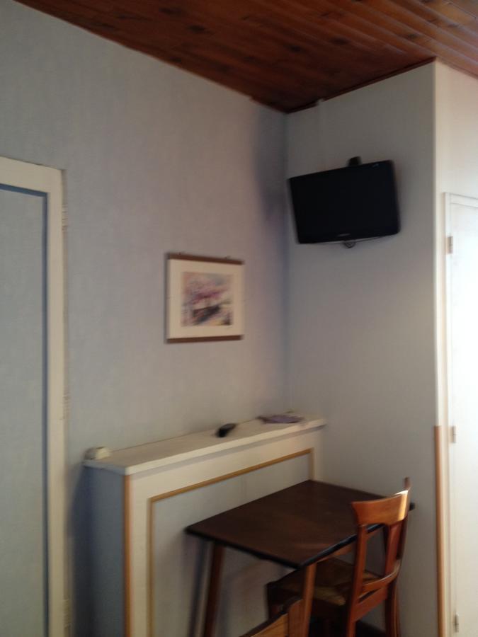 Bar Hotel De La Place Mezel Zewnętrze zdjęcie