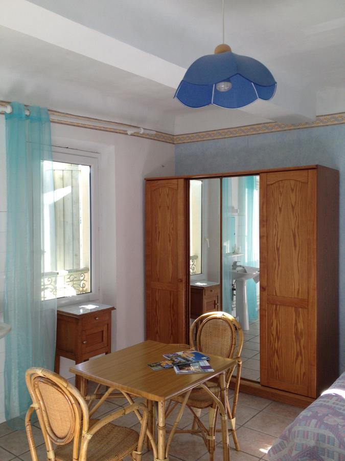 Bar Hotel De La Place Mezel Zewnętrze zdjęcie